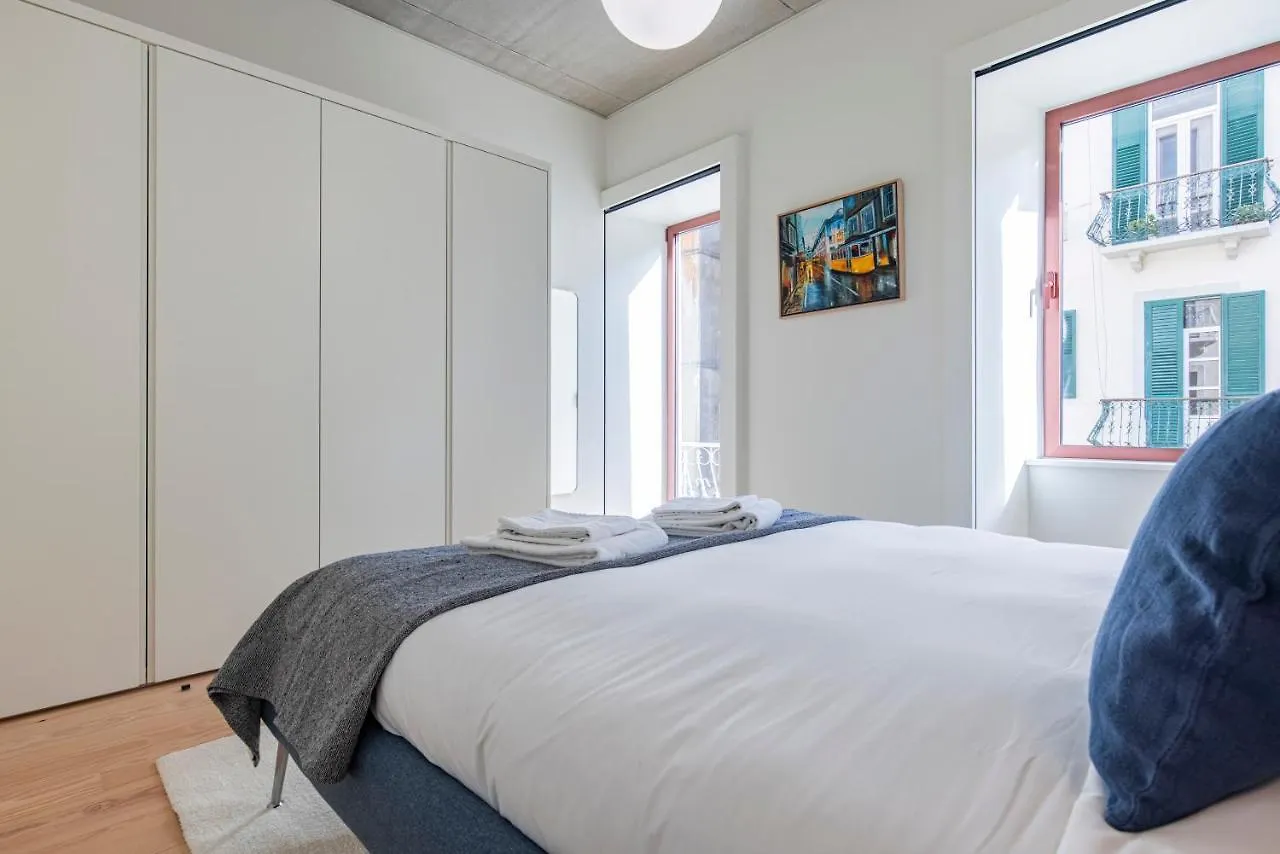 Deluxe 2Bdr Apartment W/ Patio By Lovelystay 리스본