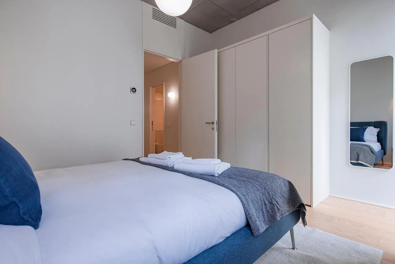 Deluxe 2Bdr Apartment W/ Patio By Lovelystay 리스본