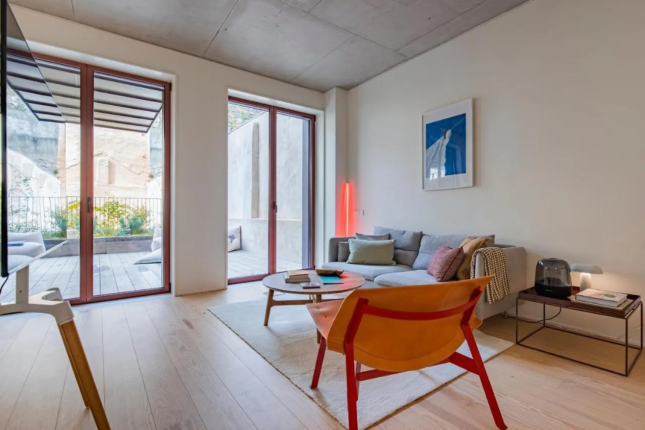Deluxe 2Bdr Apartment W/ Patio By Lovelystay 리스본