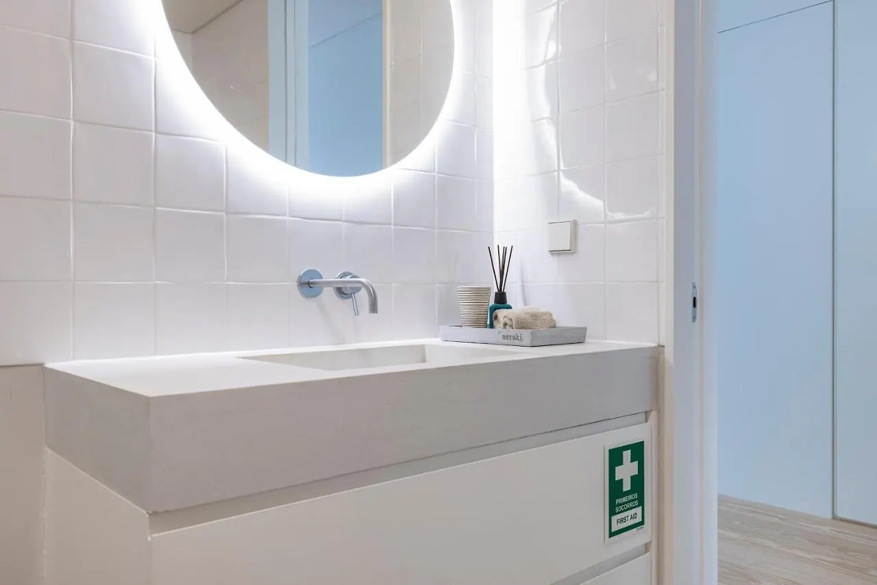 Deluxe 2Bdr Apartment W/ Patio By Lovelystay 리스본