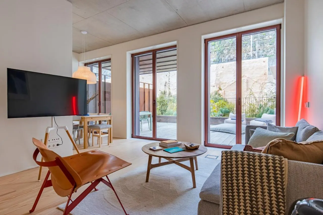 Deluxe 2Bdr Apartment W/ Patio By Lovelystay 리스본