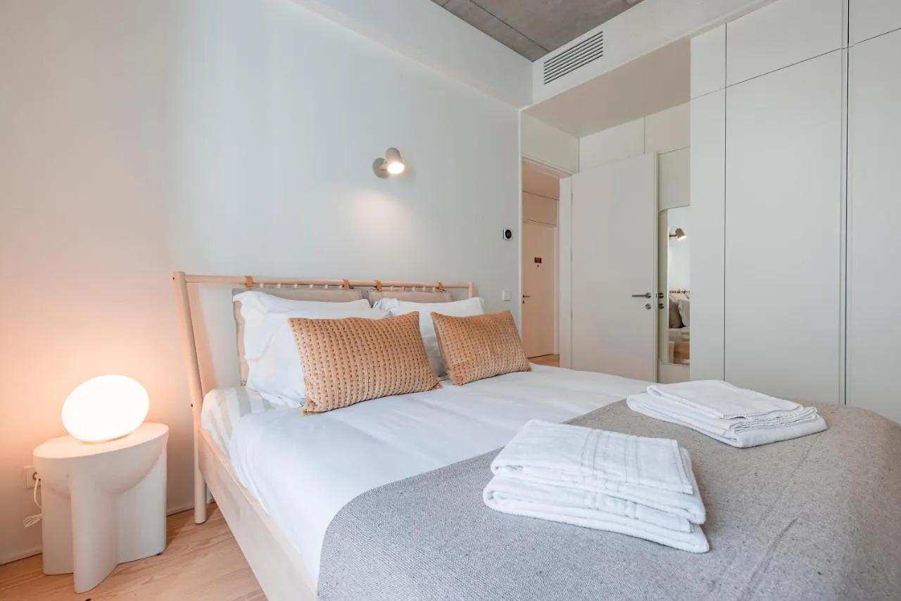 Deluxe 2Bdr Apartment W/ Patio By Lovelystay 리스본 포르투갈