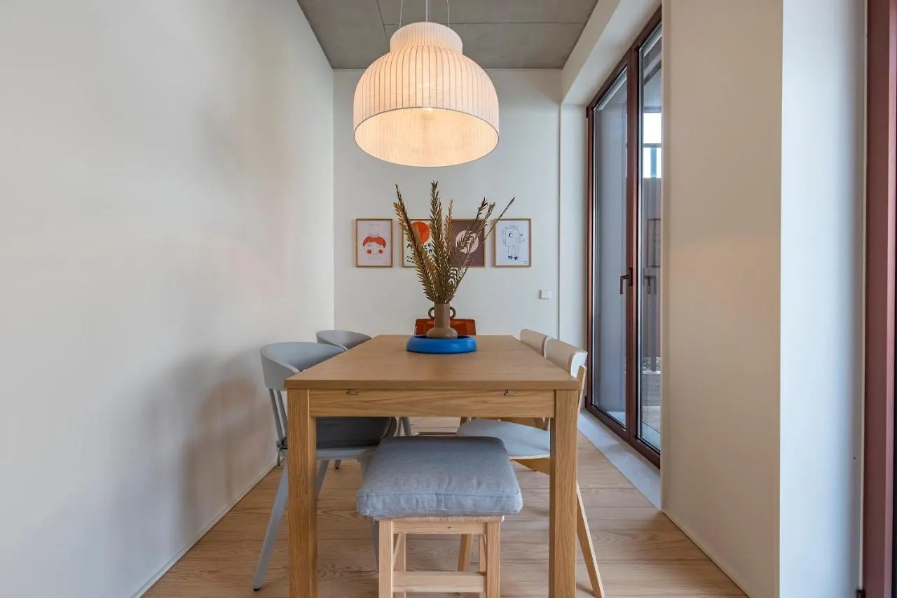 Deluxe 2Bdr Apartment W/ Patio By Lovelystay 리스본