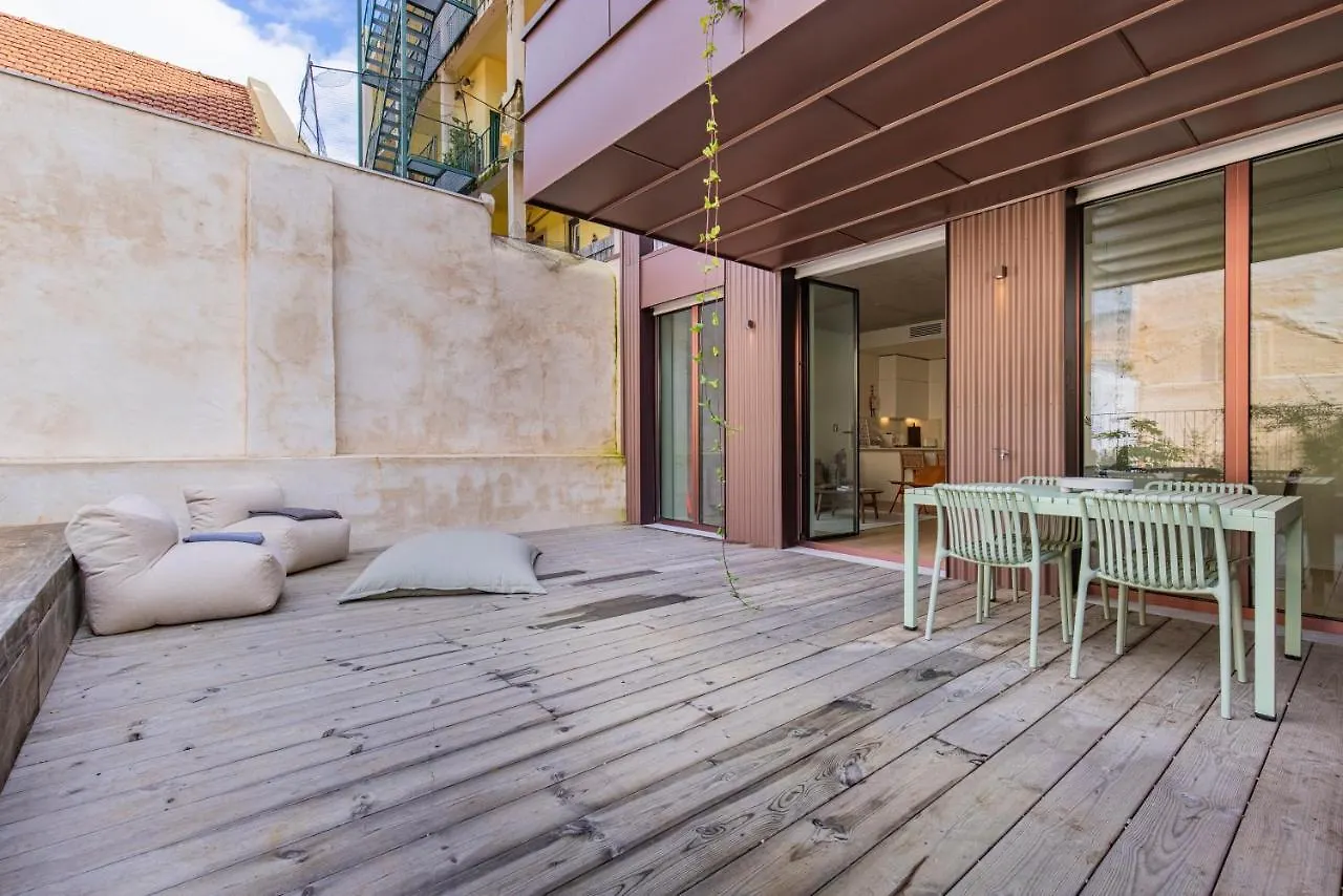 Deluxe 2Bdr Apartment W/ Patio By Lovelystay 리스본 포르투갈